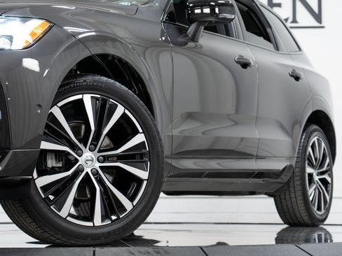 Certified 2023 Volvo XC60 B5 Plus w/ Climate Package image 27