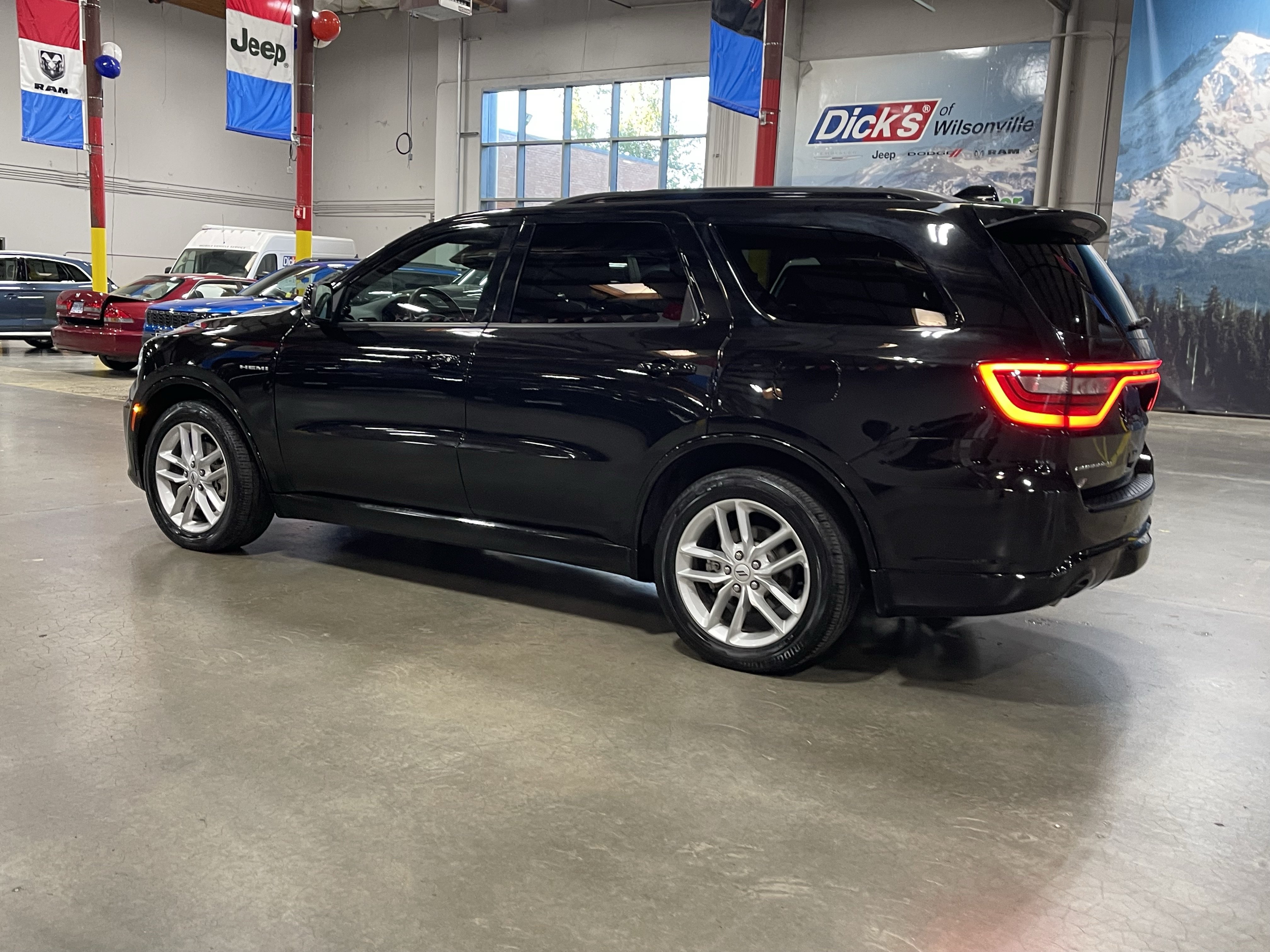 Used 2025 Dodge Durango R/T AWD/4WD image 3