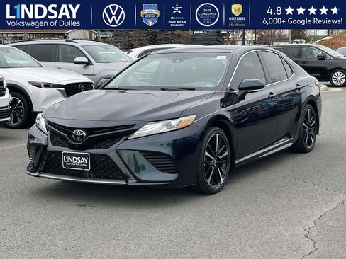 Used 2018 Toyota Camry XSE image 3