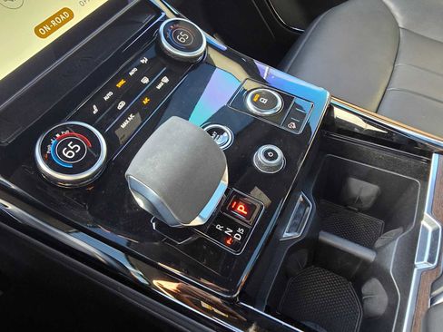 Used 2023 Land Rover Range Rover Sport SE Dynamic image 30