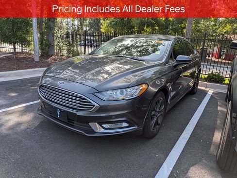 Used 2018 Ford Fusion SE w/ Equipment Group 201A FWD image 3