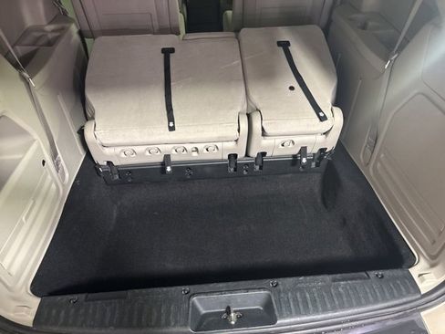 Used 2015 Dodge Grand Caravan SXT w/ UConnect Hands-Free Group image 8