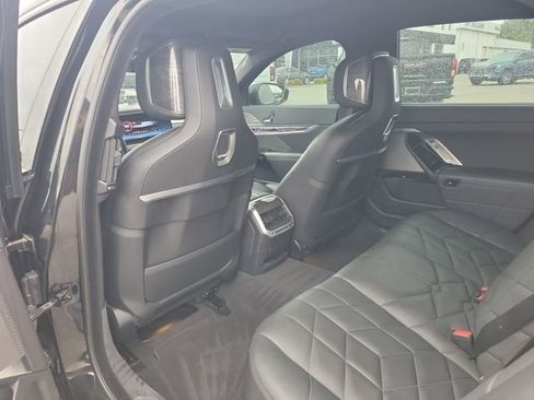 Used 2024 BMW 740i xDrive AWD/4WD image 9