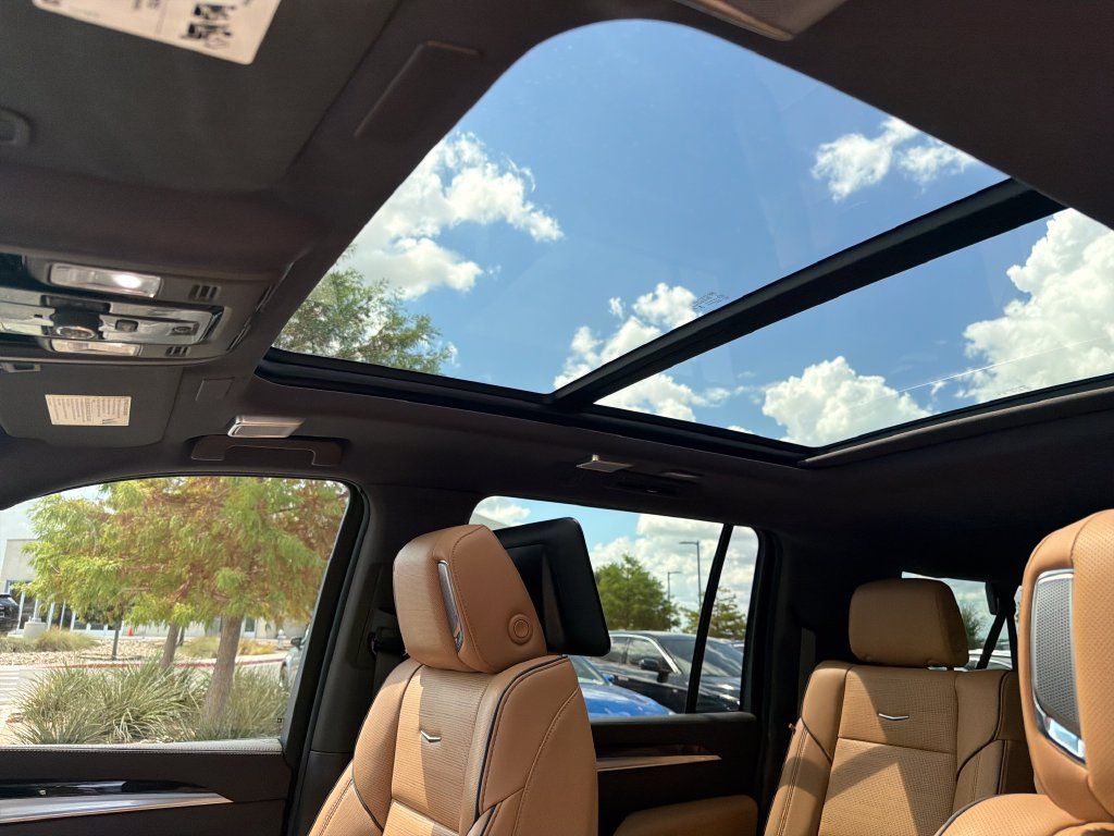 Used 2026 Cadillac Escalade ESV Luxury w/ Touring Package AWD/4WD image 33