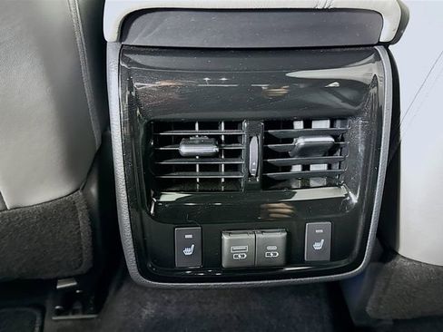 Used 2021 Toyota Avalon Limited image 31