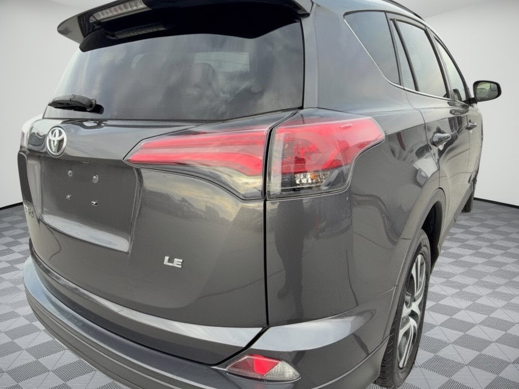 Used 2018 Toyota RAV4 LE w/ All Weather Liner Package FWD image 31