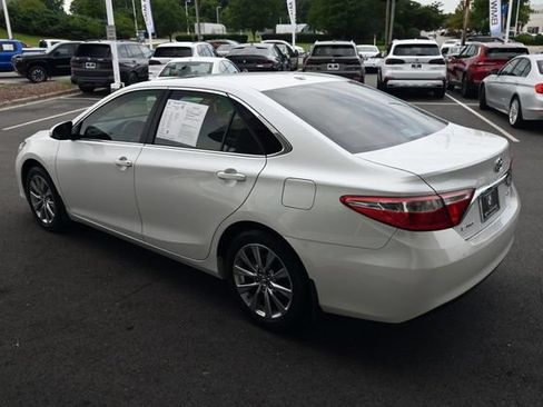 Used 2017 Toyota Camry XLE w/ Moonroof Package FWD image 17