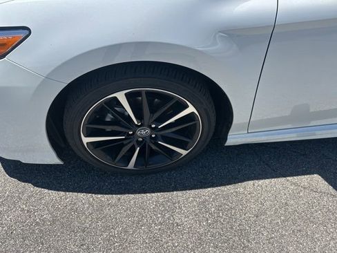 Used 2020 Toyota Camry XSE FWD image 9
