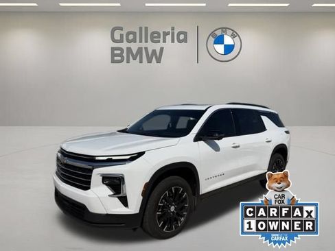 Used 2025 Chevrolet Traverse LT w/ Sun and Wheel Package FWD image 1