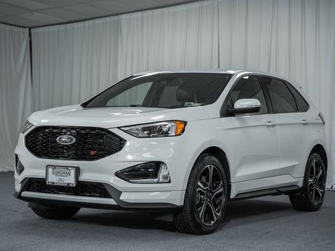 Used 2023 Ford Edge ST image 3