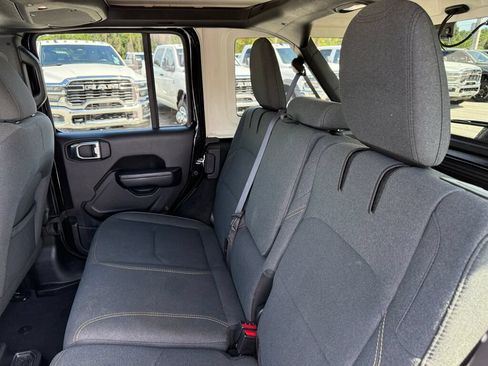 Used 2024 Jeep Wrangler Unlimited AWD/4WD image 12