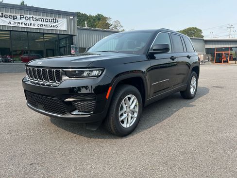 New 2025 Jeep Grand Cherokee Laredo w/ Luxury Tech Group I image 9
