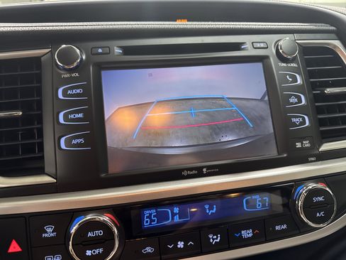 Used 2015 Toyota Highlander XLE AWD/4WD image 21