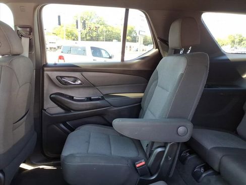 Used 2023 Chevrolet Traverse LT image 33