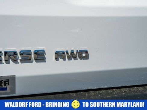 Used 2023 Chevrolet Traverse LT w/ LT Premium Package AWD/4WD image 8