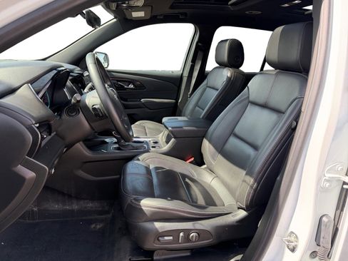 Used 2023 Chevrolet Traverse RS w/ LPO, Floor Liner Package AWD/4WD image 9