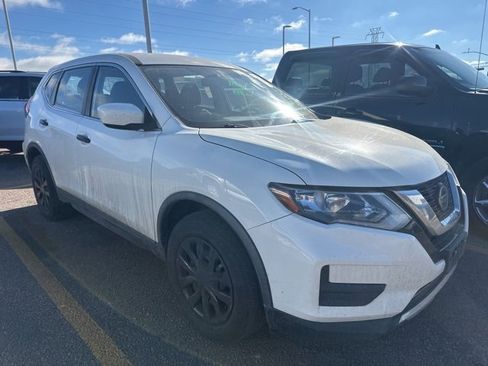 Used 2018 Nissan Rogue S image 3
