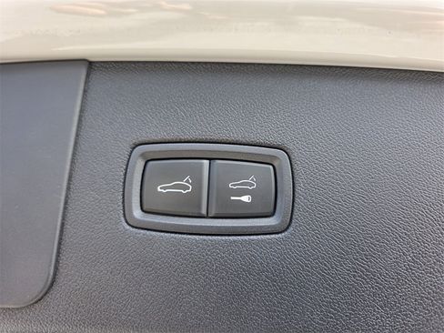 Used 2022 Porsche Cayenne image 18