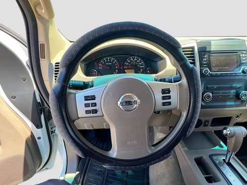 Used 2016 Nissan Frontier SV RWD image 11