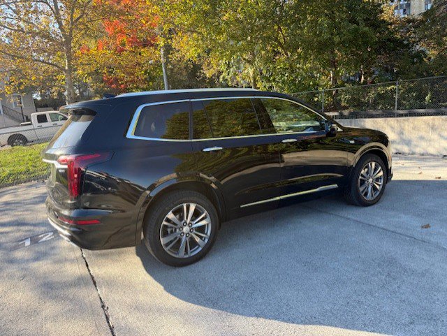 Used 2025 Cadillac XT6 Premium Luxury AWD/4WD image 2