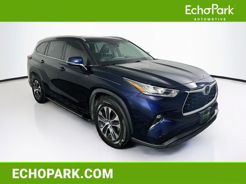 Used 2020 Toyota Highlander XLE FWD image 1