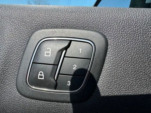 Used 2022 Ford Escape SEL w/ Technology Package AWD/4WD image 10