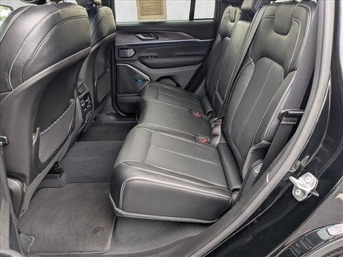 Used 2022 Jeep Grand Cherokee Overland AWD/4WD image 17