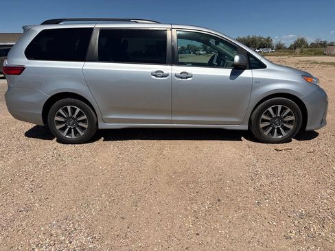 Used 2019 Toyota Sienna XLE Premium AWD/4WD image 6