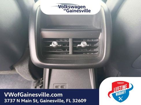 Used 2024 Cadillac Lyriq Tech RWD image 11