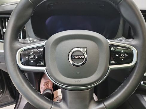 Used 2025 Volvo XC60 B5 Plus image 28