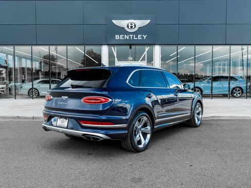 Used 2024 Bentley Bentayga Extended Wheelbase AWD/4WD image 3