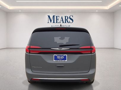 Used 2023 Chrysler Pacifica Touring-L