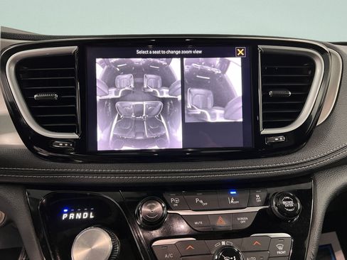 Used 2023 Chrysler Pacifica Limited w/ Uconnect Theater Family Group FWD image 24