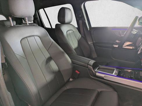 Used 2025 Mercedes-Benz GLB 250 image 23