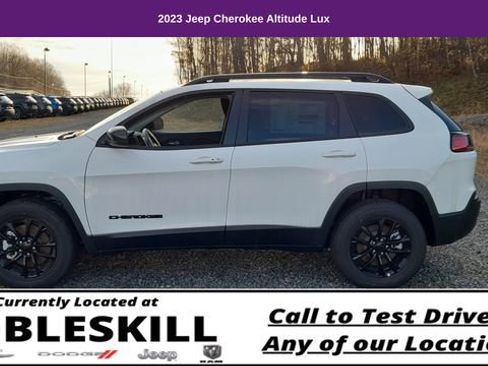 Used 2023 Jeep Cherokee Altitude Lux image 10
