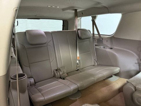 Used 2015 Chevrolet Suburban LTZ RWD image 24
