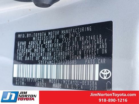 Used 2025 Toyota Corolla SE w/ SE Premium Package FWD image 34