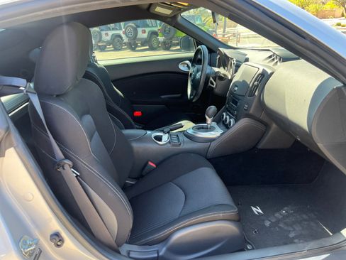 Used 2015 Nissan 370Z w/ Sport Package image 18