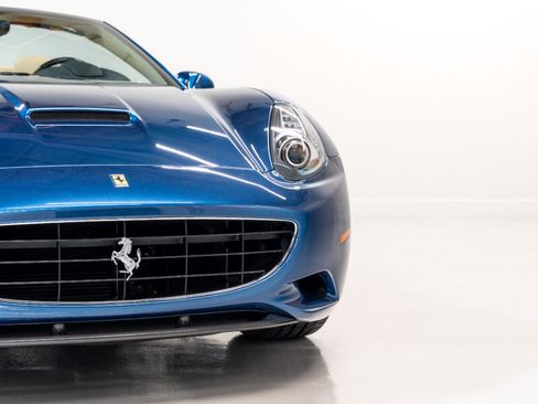 Used 2010 Ferrari California image 24