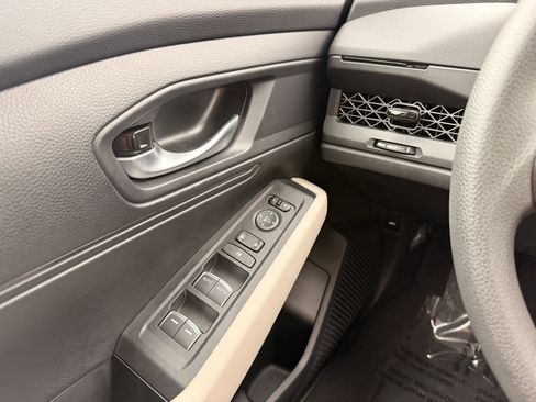 Certified 2025 Honda Accord LX image 20