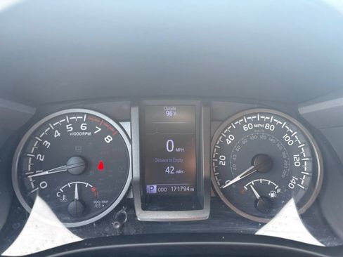 Used 2020 Toyota Tacoma TRD Sport AWD/4WD image 11