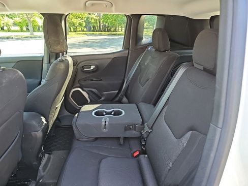 Used 2015 Jeep Renegade Latitude w/ Popular Equipment Group AWD/4WD image 17