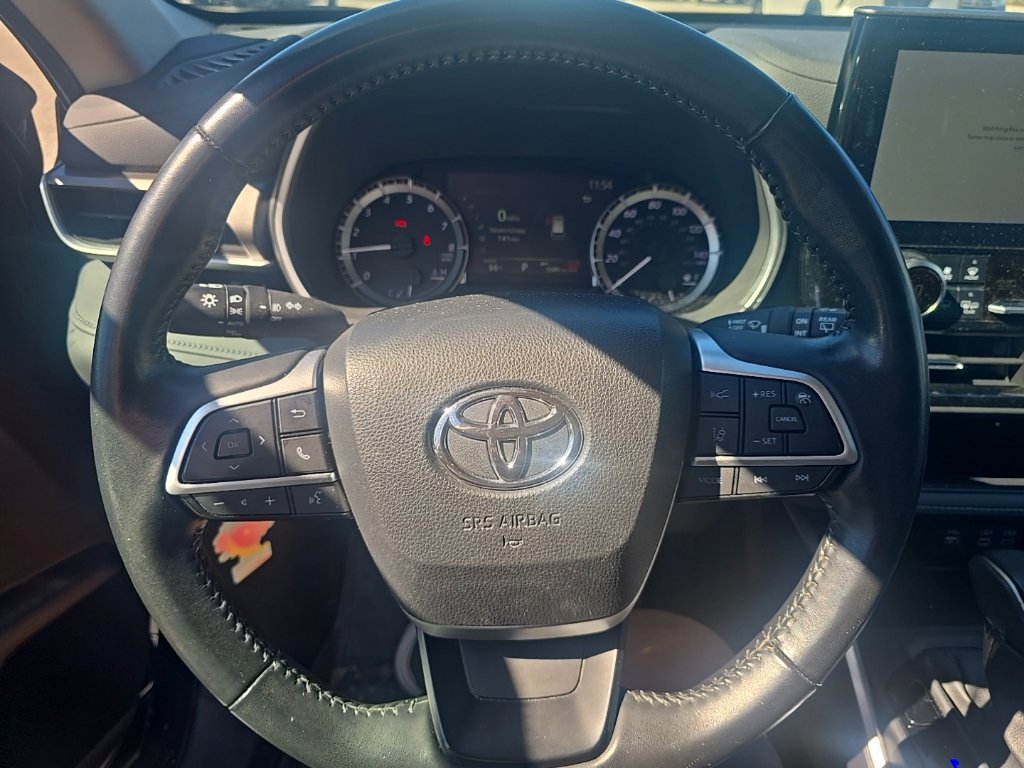 Used 2024 Toyota Highlander XLE AWD/4WD image 15