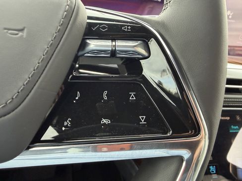 New 2026 Cadillac Escalade Platinum Sport w/ LPO, ONYX Package image 33