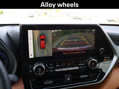 Used 2023 Toyota Highlander Platinum image 25