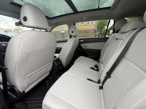 Used 2019 Volkswagen Tiguan SE w/ Panoramic Sunroof Package FWD image 18