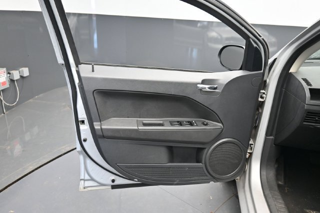Used 2009 Dodge Caliber SXT FWD image 10