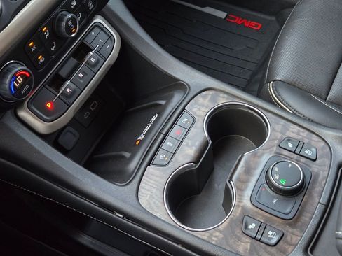 Used 2023 GMC Acadia Denali w/ Denali Ultimate Package image 23