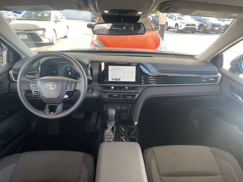 Used 2025 Toyota Camry LE image 32