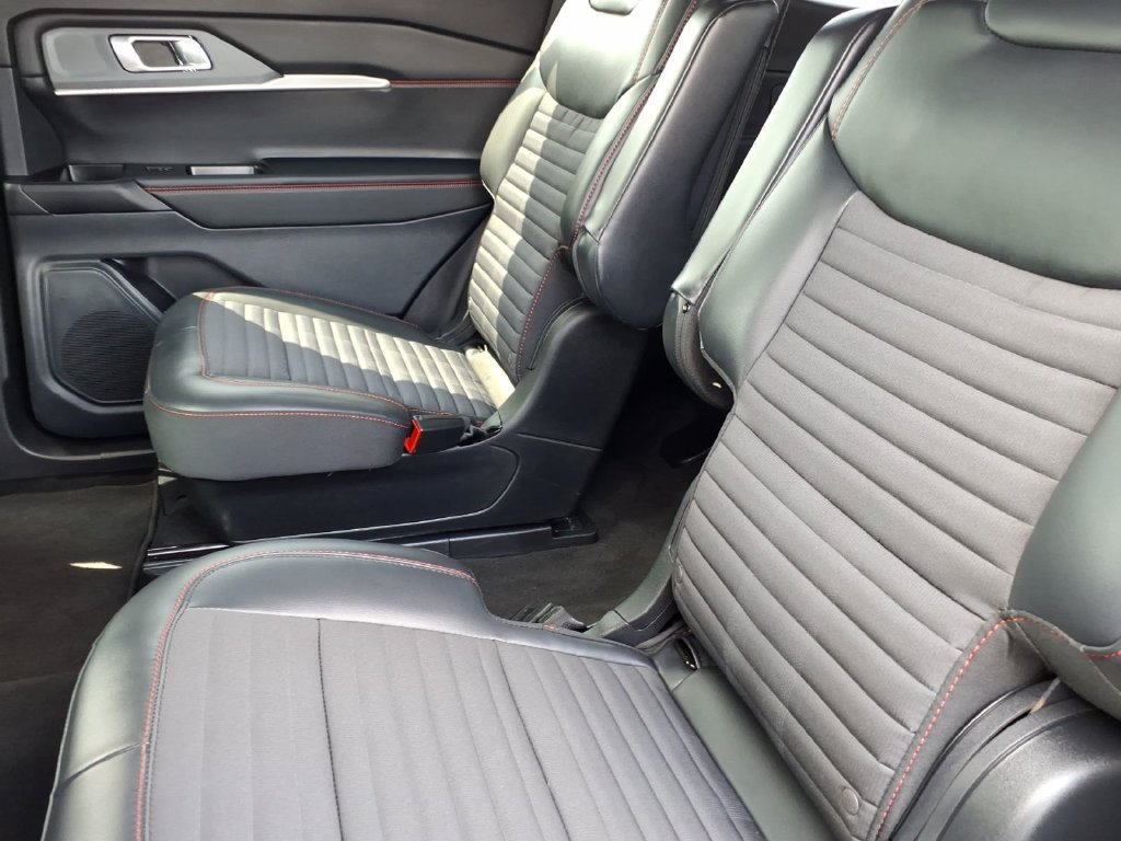 Used 2026 Ford Explorer ST-Line w/ ST-Line Street Pack AWD/4WD image 17